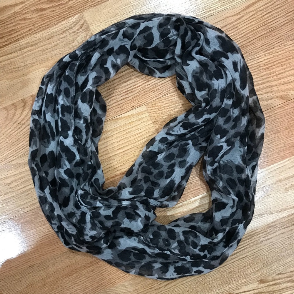 Guess Leopard Infinity Loop Chiffon Scarf - Picture 1 of 1